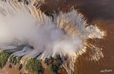 Devil&#8217;s throat from the height of 150 meters (Argentine side)