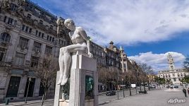Statue &#34;Naked Girl – The Youth&#34; on the Avenue of the Allies