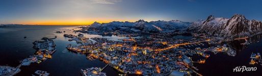 Svolv?r at sunset. Panorama